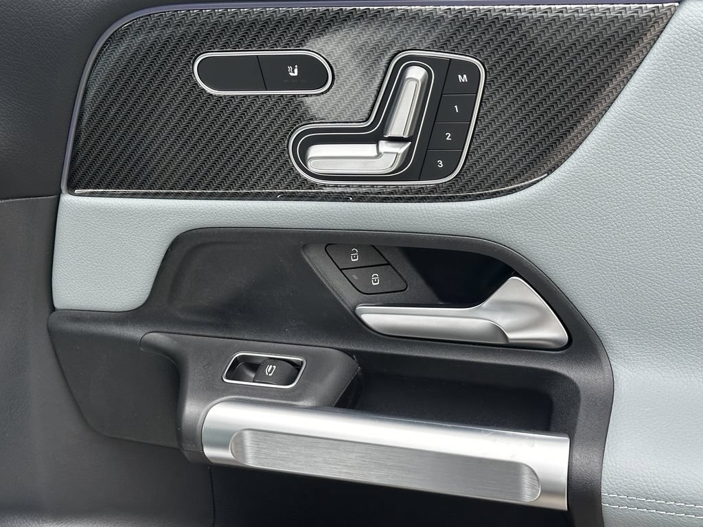 New 2026 Mercedes-Benz GLB 250 image 17