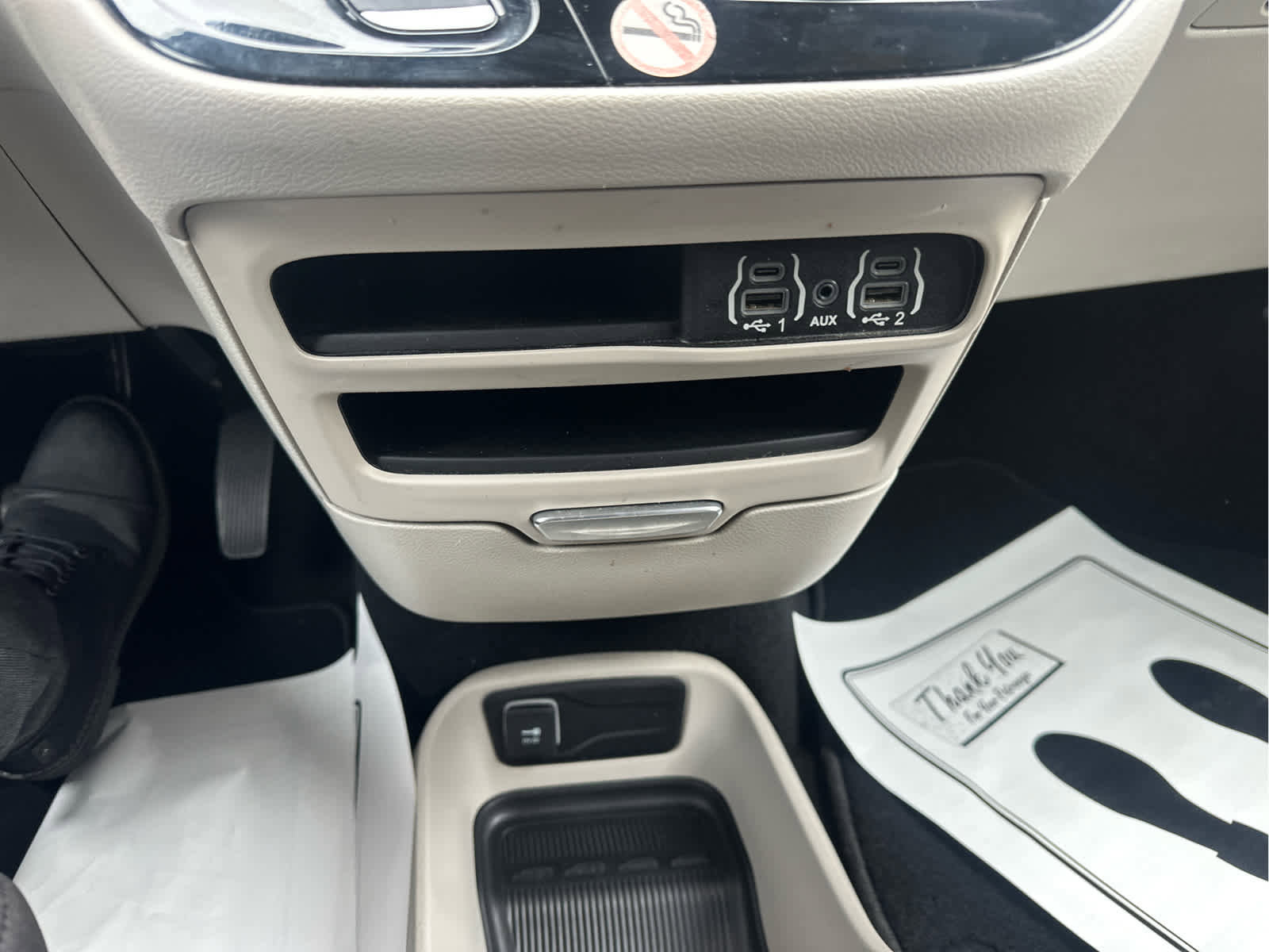 Used 2023 Chrysler Voyager LX image 31