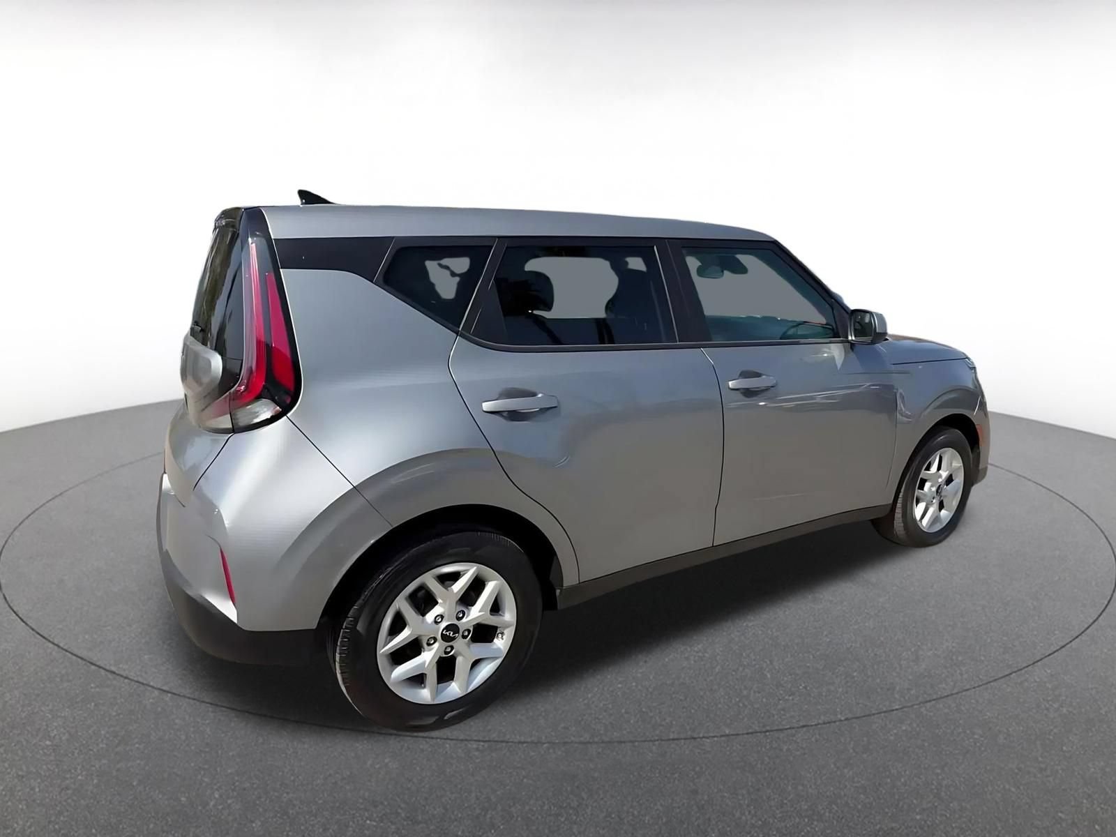 Used 2025 Kia Soul LX w/ LX Technology Package FWD image 13