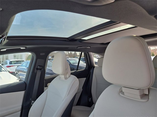 Used 2025 Mercedes-Benz GLC 350e 4MATIC image 25