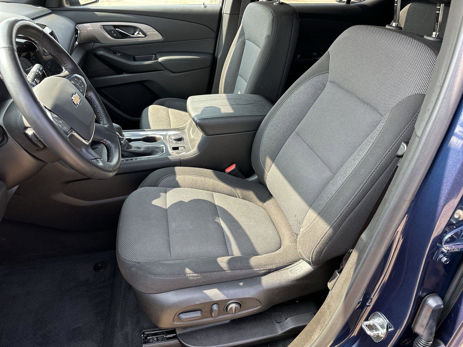 Used 2022 Chevrolet Traverse LT image 20