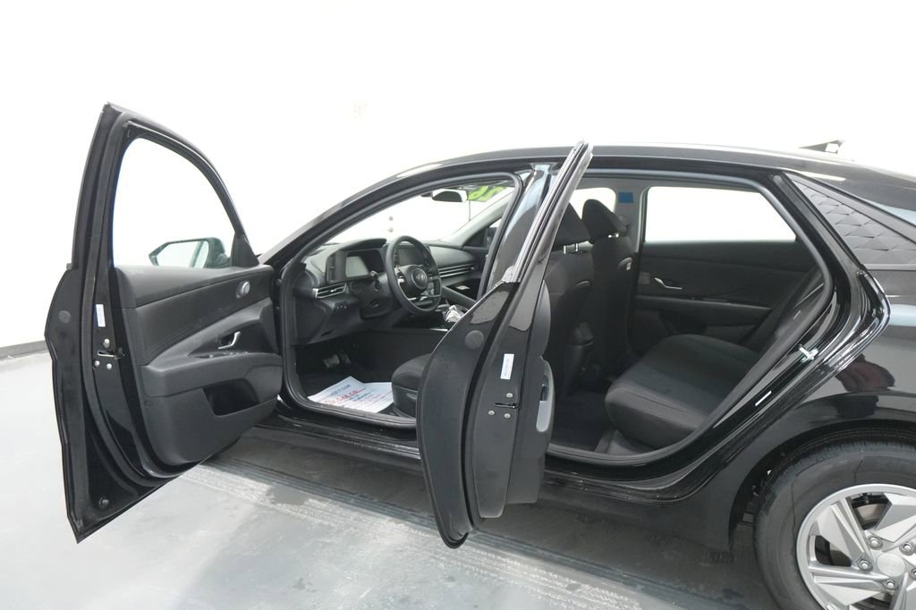 New 2026 Hyundai Elantra SE w/ Cargo Package image 19