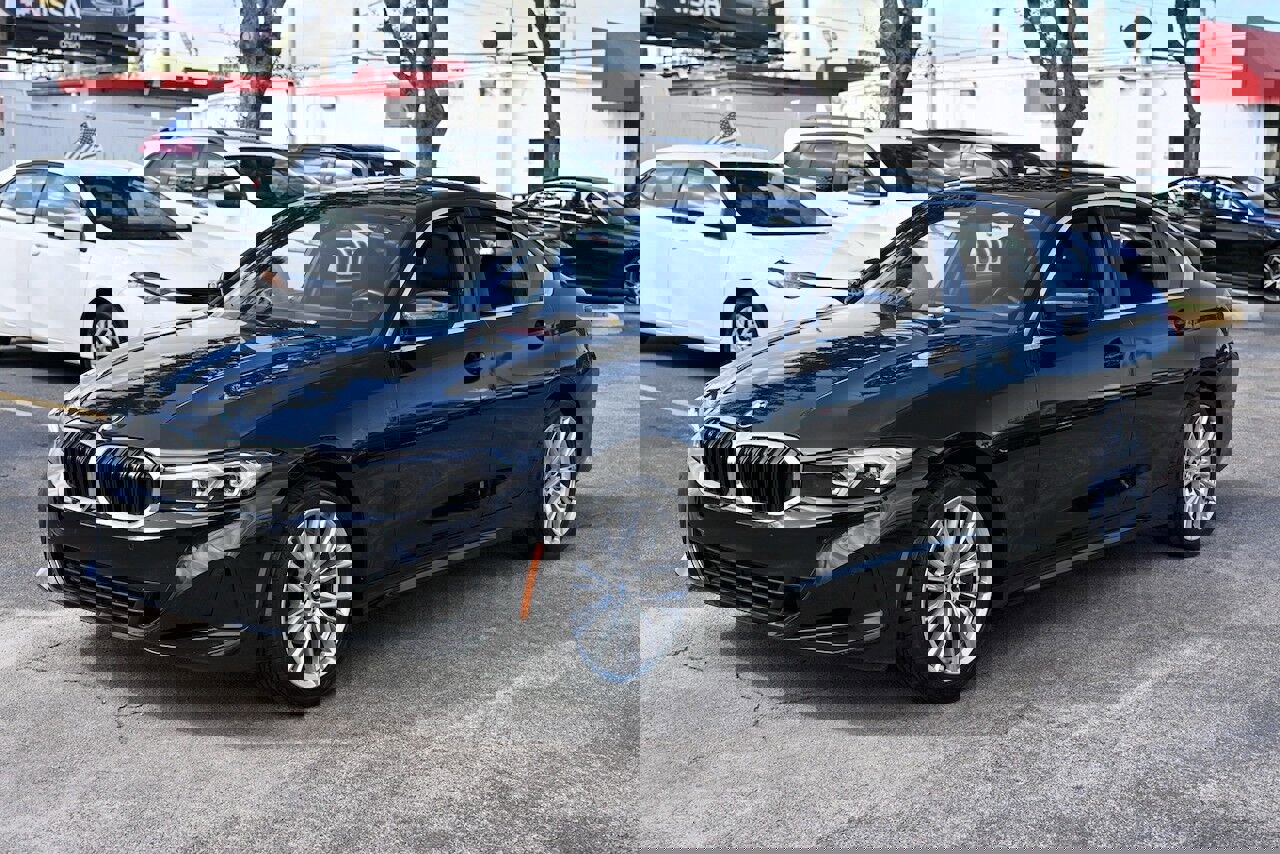 Used 2024 BMW 330i Sedan image 3