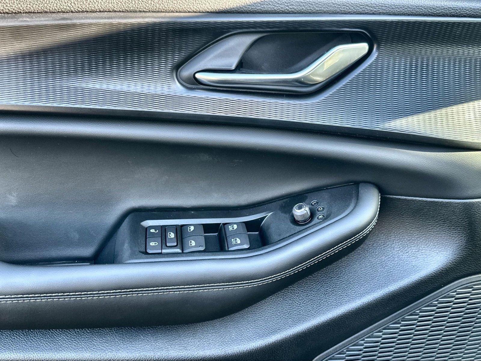 New 2025 Jeep Grand Cherokee Laredo w/ Luxury Tech Group I image 15