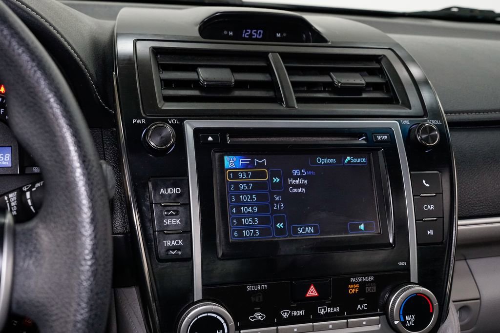 Used 2013 Toyota Camry LE image 12