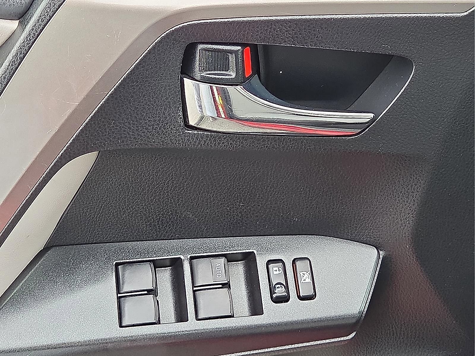 Used 2017 Toyota RAV4 XLE image 13