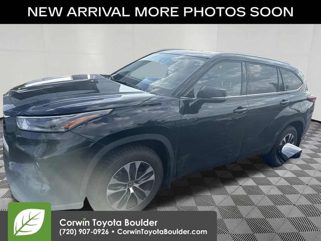 Used 2021 Toyota Highlander XLE AWD/4WD image 4