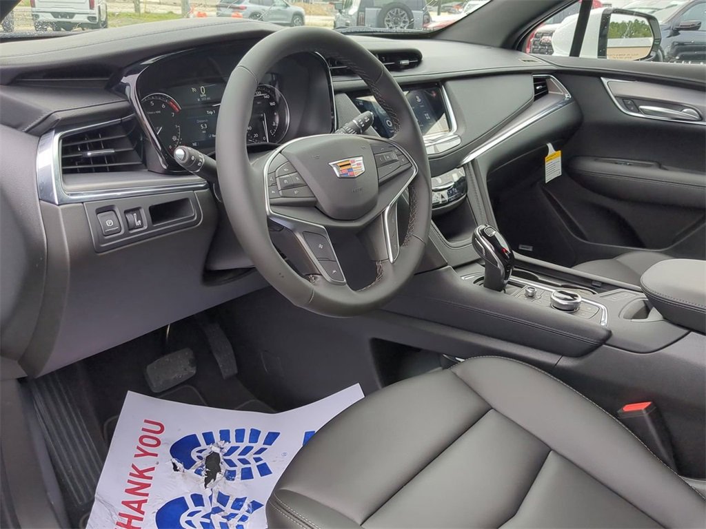New 2025 Cadillac XT5 Luxury image 10