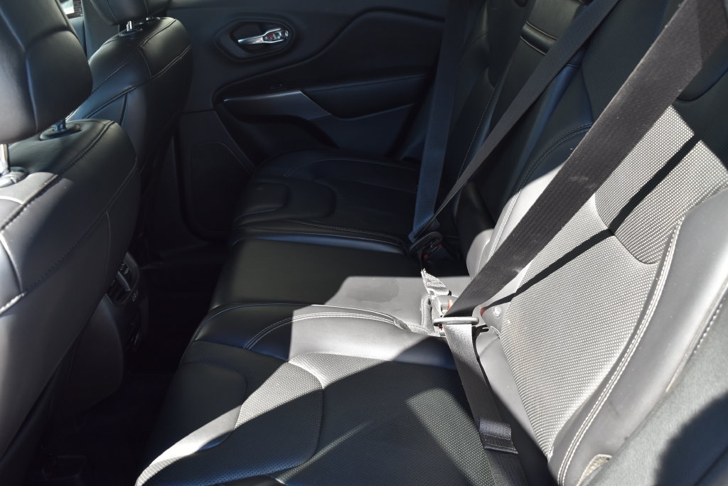 Used 2019 Jeep Cherokee Limited AWD/4WD image 9