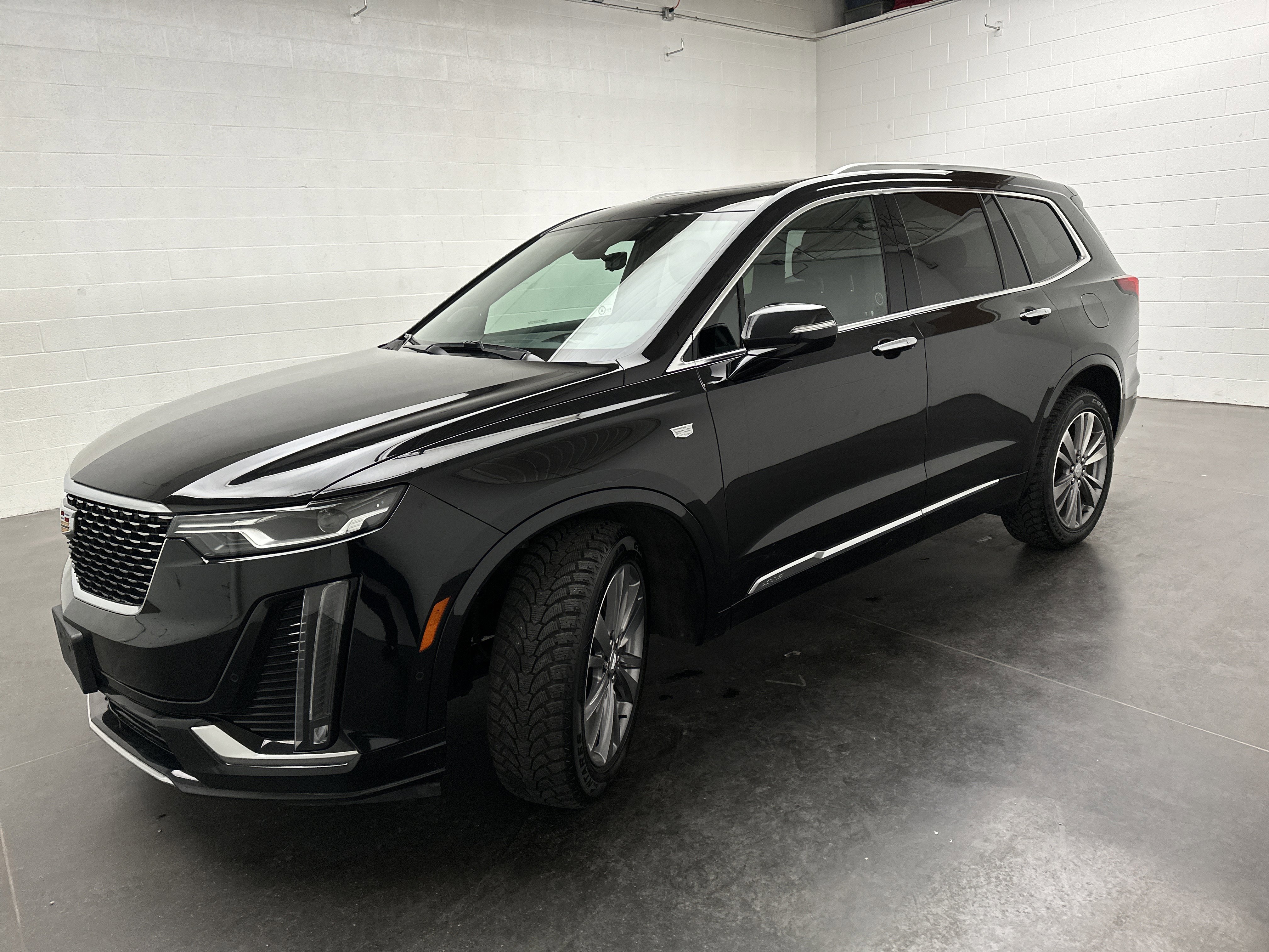 Used 2024 Cadillac XT6 Premium Luxury w/ Technology Package image 5