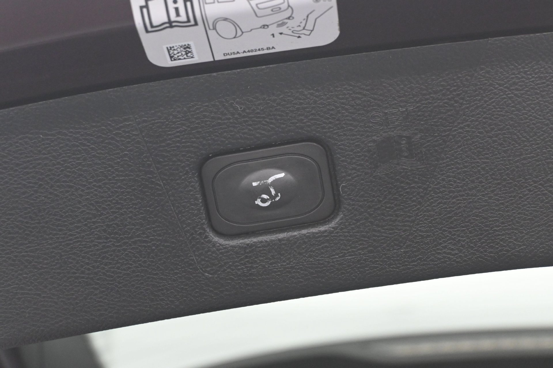 Used 2018 Ford Edge SEL w/ Equipment Group 201A AWD/4WD image 16