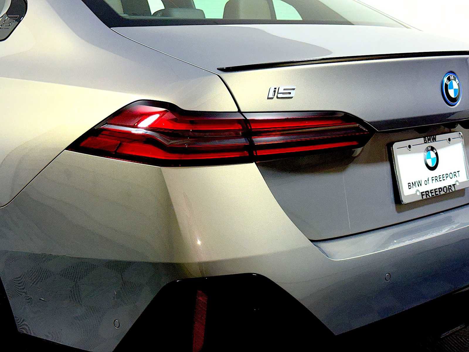 Used 2024 BMW i5 M60 w/ Premium Package image 27