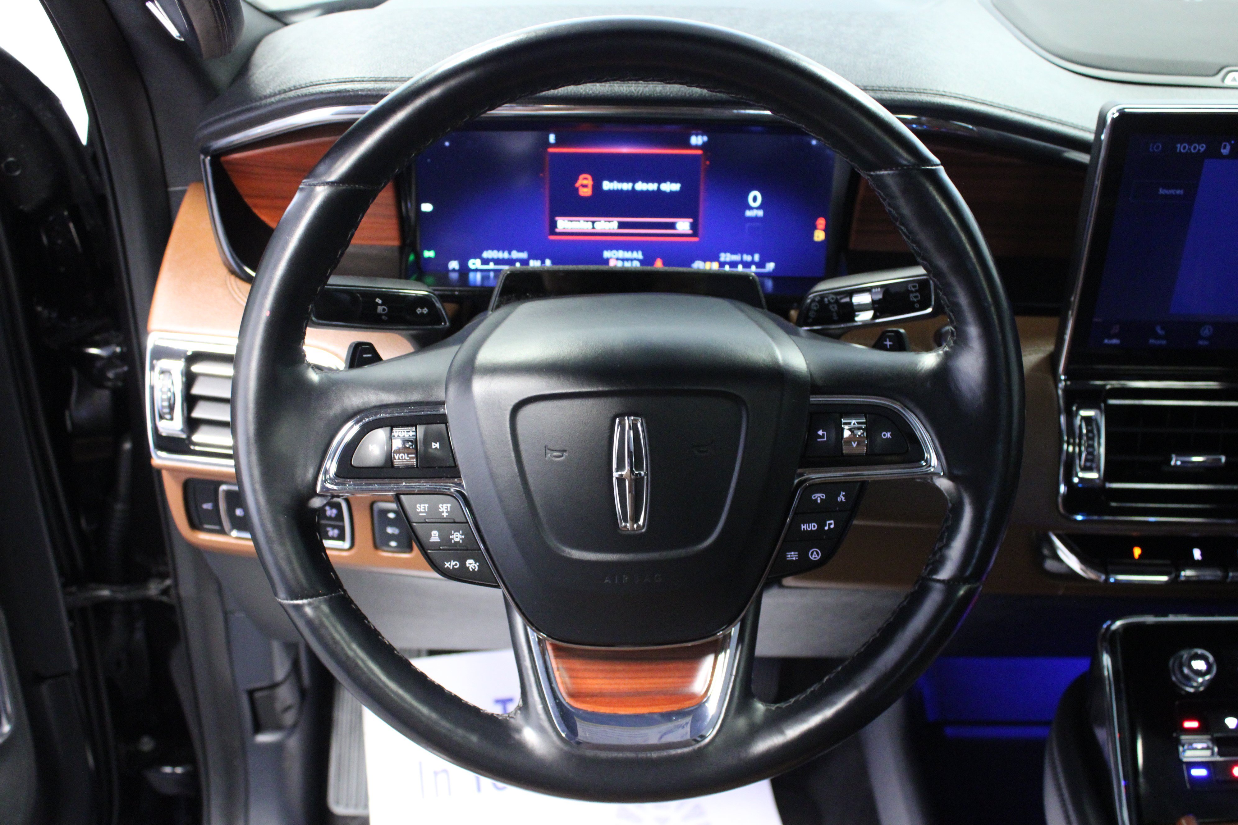 Used 2024 Lincoln Navigator L Reserve w/ Monochromatic Package AWD/4WD image 18