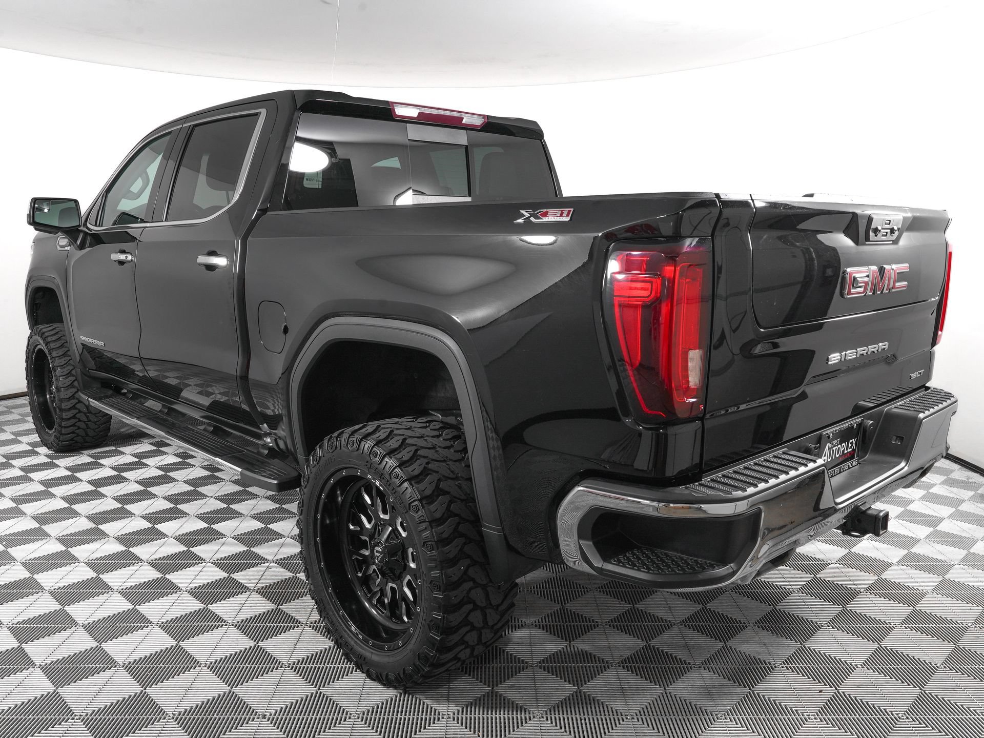 Used 2023 GMC Sierra 1500 SLT AWD/4WD image 7