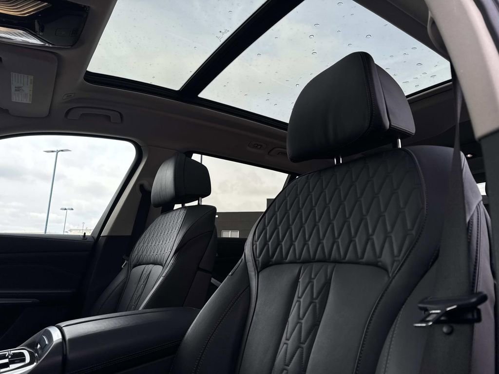 Used 2023 BMW X7 xDrive40i w/ Premium Package image 21