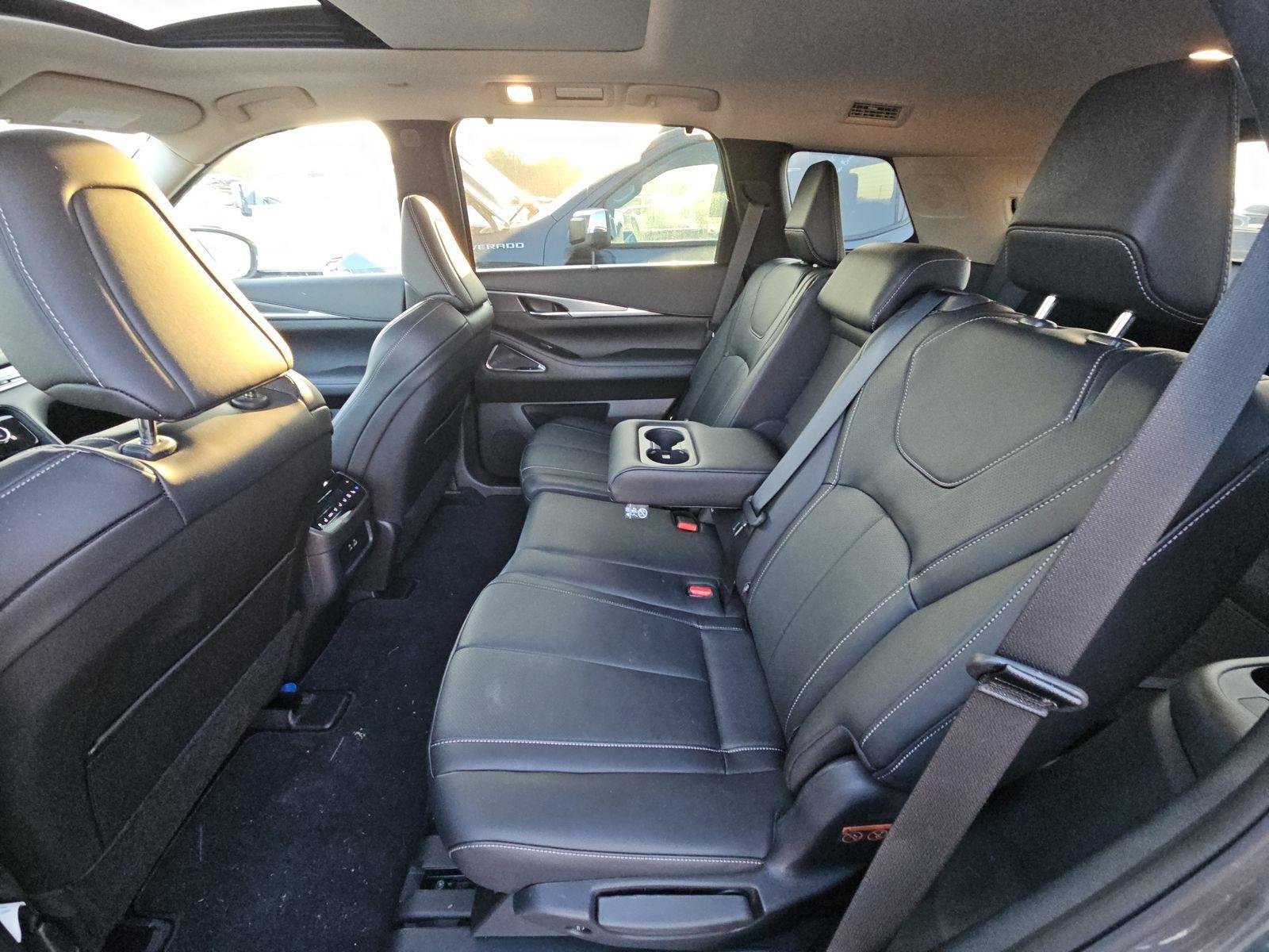 Certified 2025 INFINITI QX60 Luxe image 10