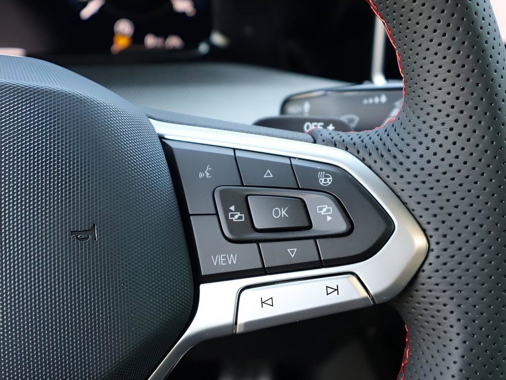 Used 2025 Volkswagen GTI SE image 32