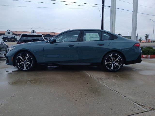 New 2026 BMW 530i w/ M Sport Package RWD image 6