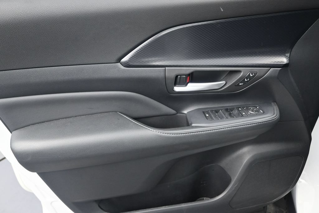 Used 2024 Toyota Grand Highlander AWD Hybrid image 11