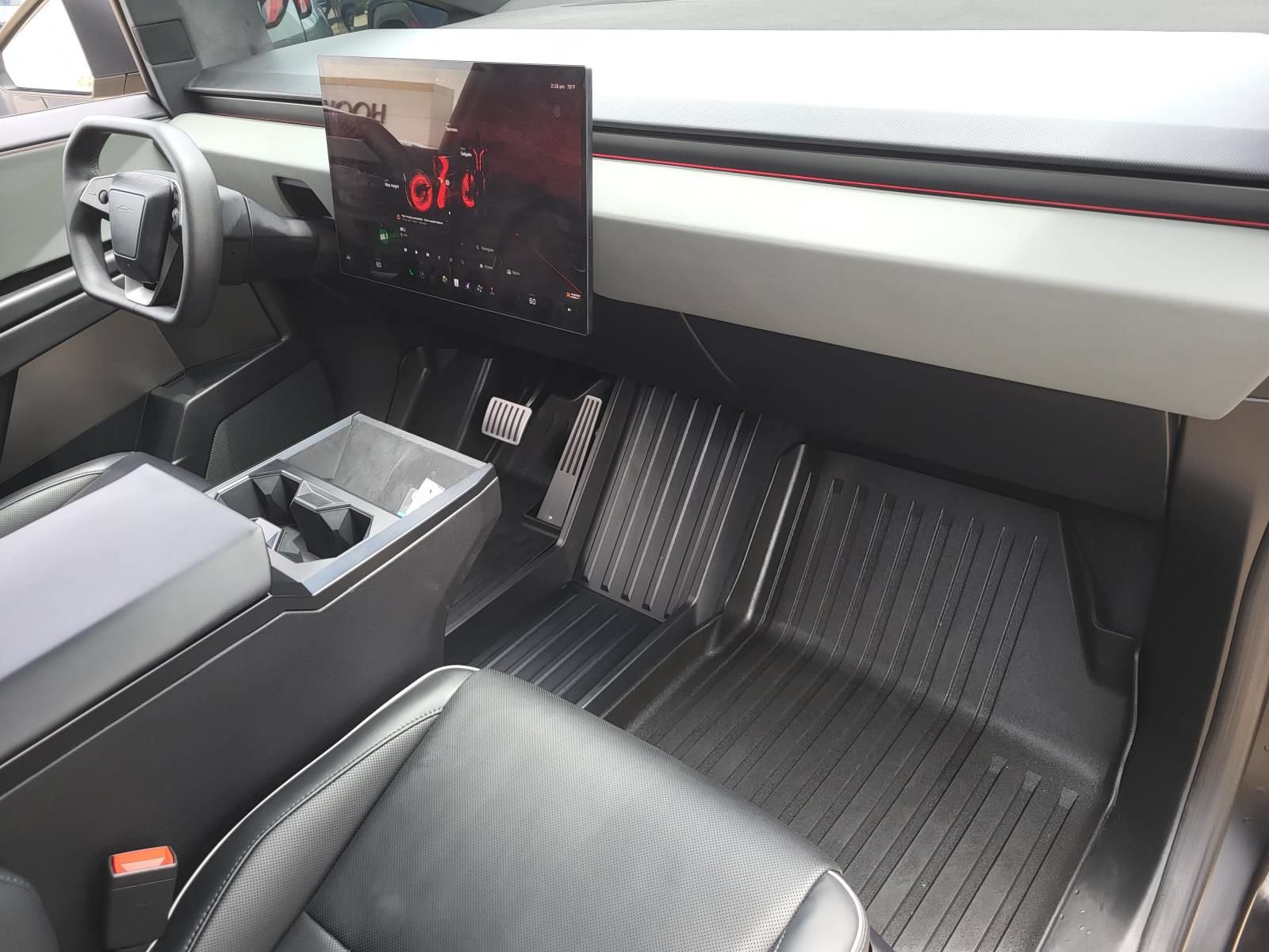 Used 2024 Tesla Cybertruck AWD Crew Cab image 8