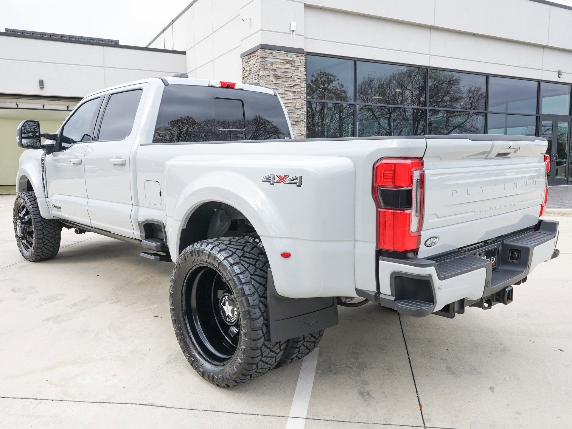 Used 2025 Ford F450 Platinum w/ Platinum Plus Package image 6
