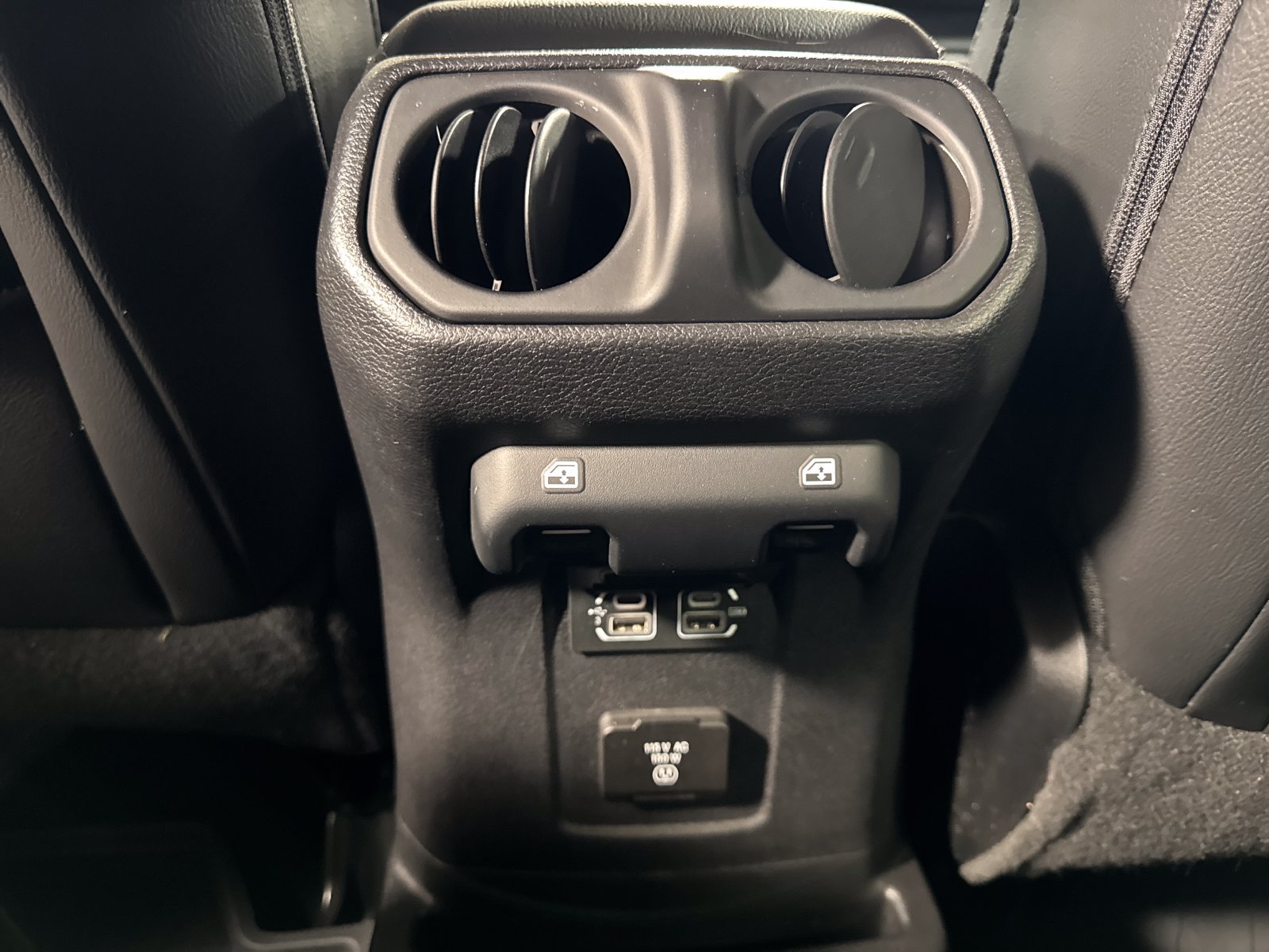 Used 2019 Jeep Wrangler Unlimited Sahara AWD/4WD image 19