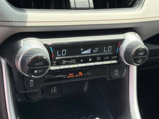 Used 2025 Toyota RAV4 XLE FWD image 27
