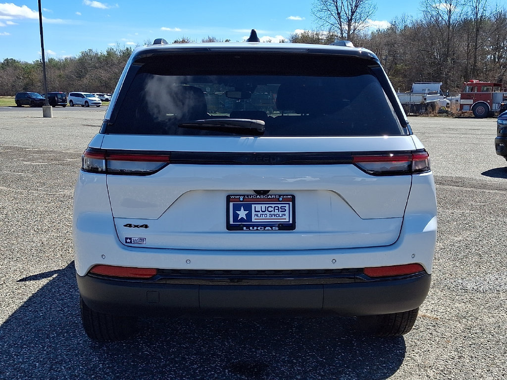 Certified 2024 Jeep Grand Cherokee Altitude AWD/4WD image 10