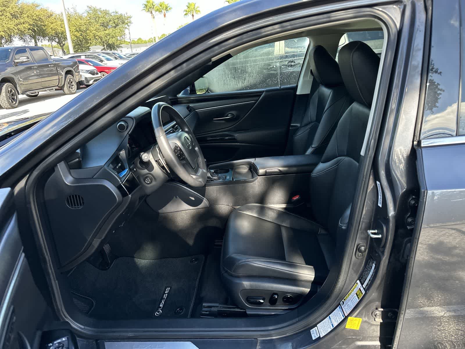Used 2023 Lexus ES 250 w/ Premium Package AWD/4WD image 2