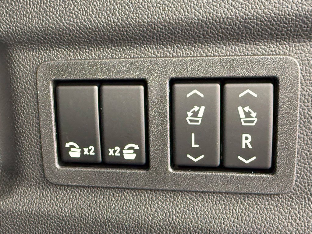 New 2026 Chevrolet Suburban LT w/ Comfort Package AWD/4WD image 9