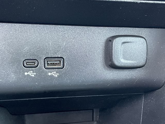 Used 2024 Buick Encore GX Avenir w/ Avenir Convenience Package FWD image 21