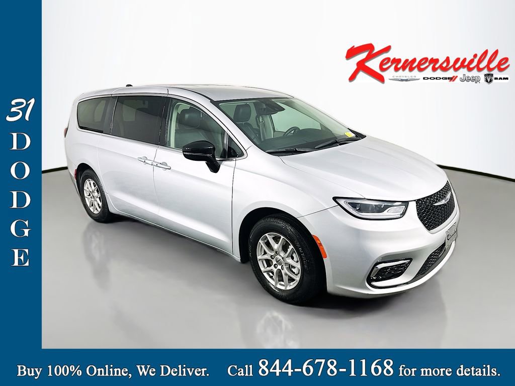 Used 2024 Chrysler Pacifica Touring-L image 1