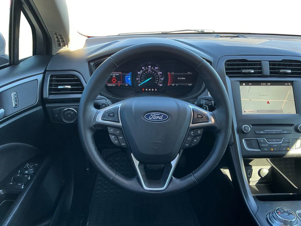 Used 2018 Ford Fusion SE w/ Equipment Group 201A image 18