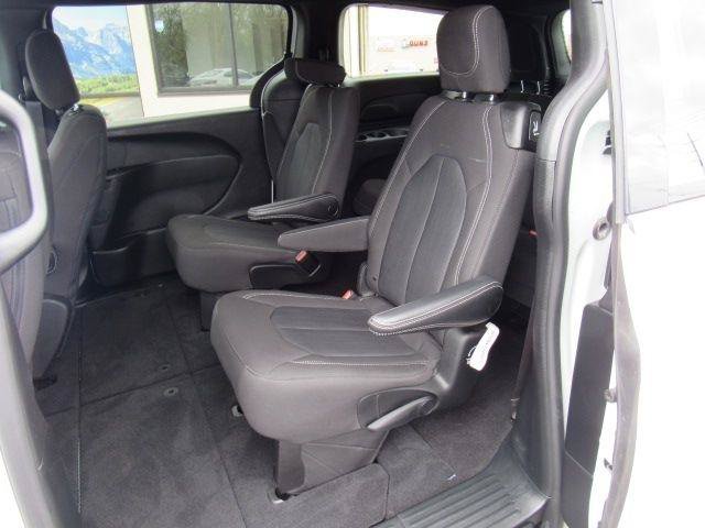 Used 2023 Chrysler Pacifica Touring FWD image 24
