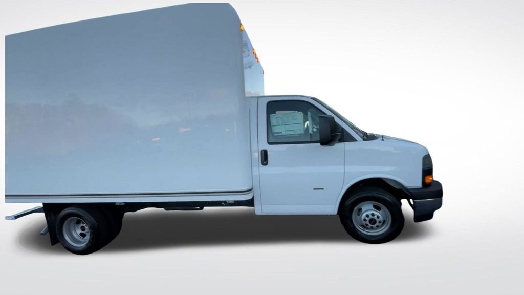 New 2025 GMC Savana 3500 w/ Power Convenience Package RWD video 2