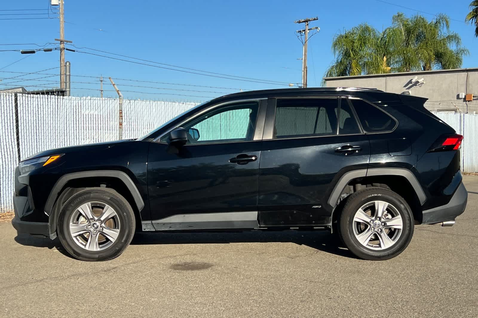 Used 2023 Toyota RAV4 LE AWD/4WD image 2