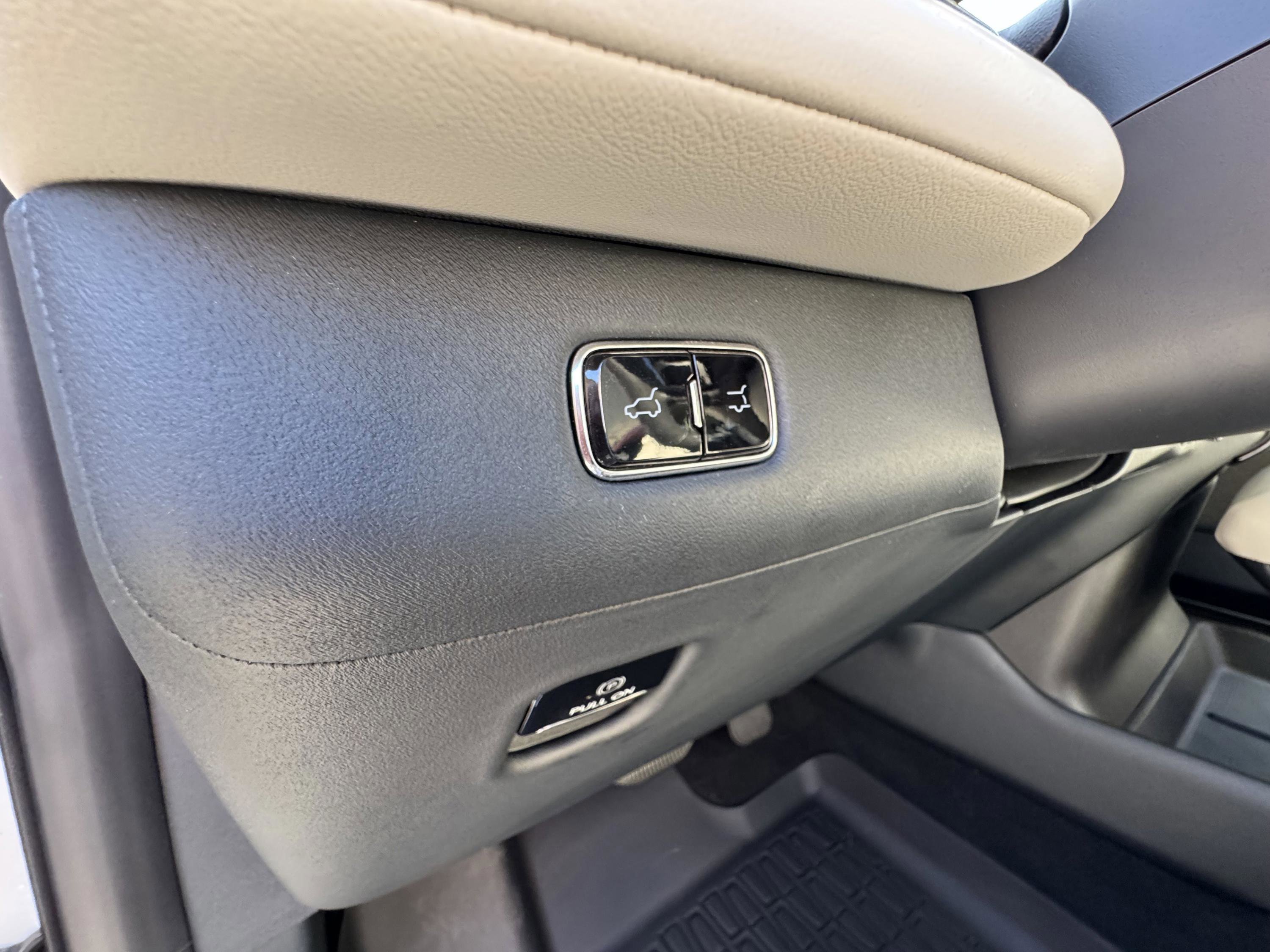 Used 2025 Lincoln Navigator Reserve AWD/4WD image 40