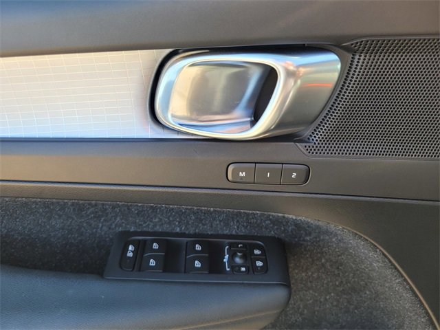 Used 2019 Volvo XC40 T5 Momentum image 19