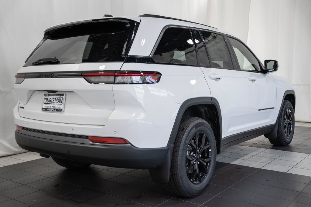 New 2026 Jeep Grand Cherokee Altitude AWD/4WD image 4