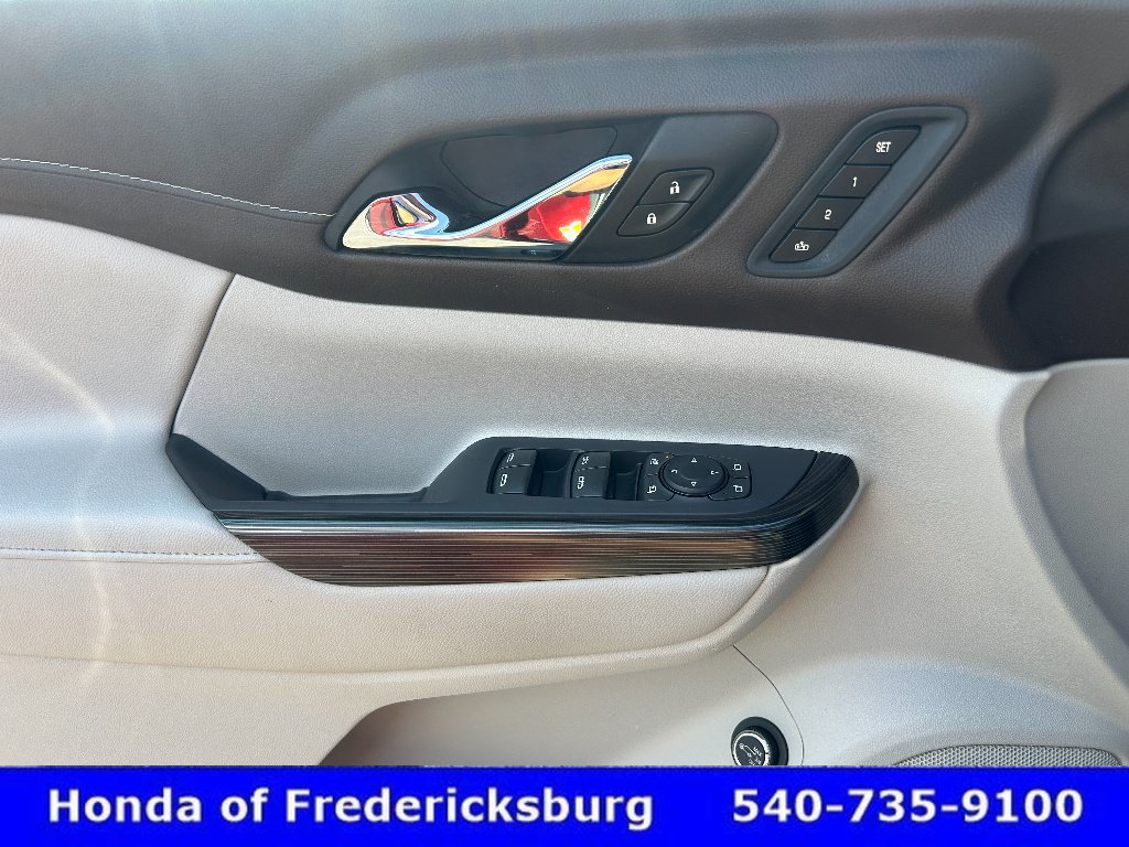 Used 2022 GMC Acadia SLT w/ Technology Package AWD/4WD image 28