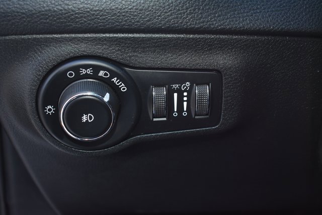 Used 2018 Jeep Compass Latitude w/ Popular Equipment Group image 16