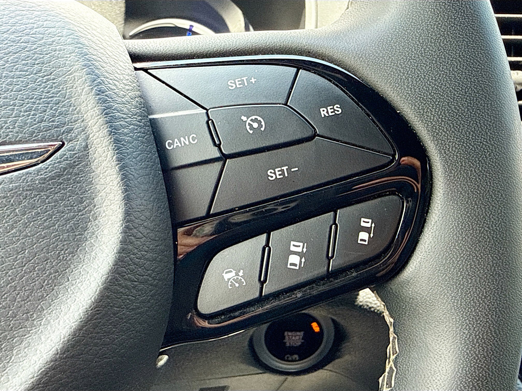 Used 2024 Chrysler Pacifica Limited FWD image 38