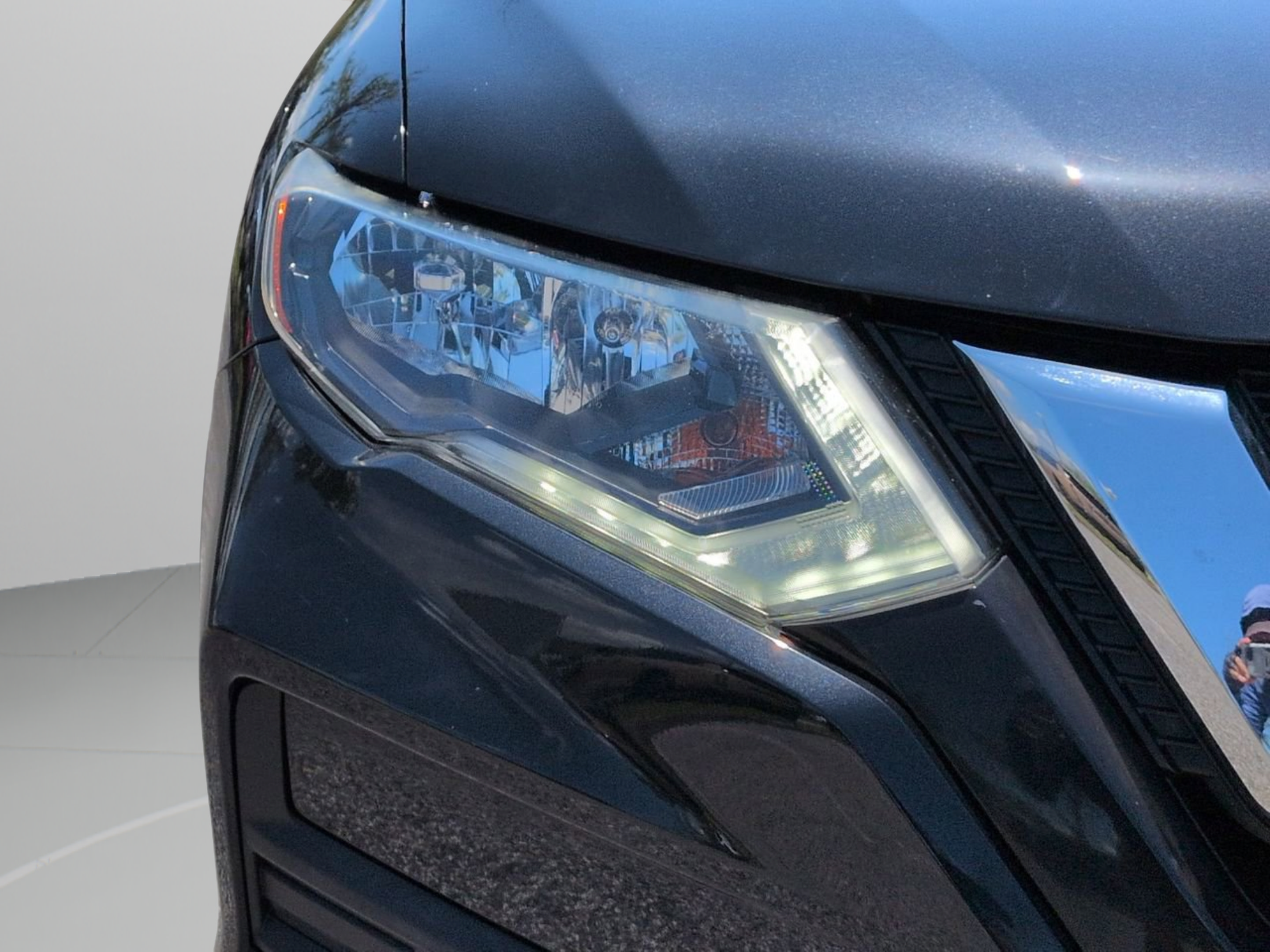 Used 2020 Nissan Rogue SV FWD image 12