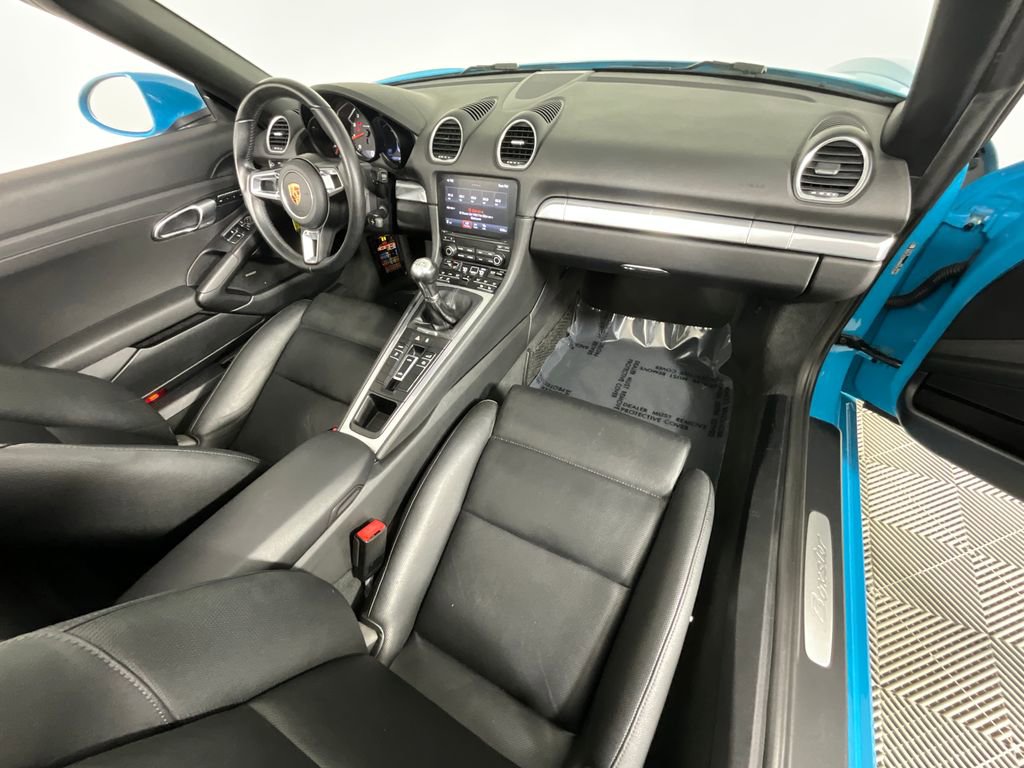 Used 2017 Porsche 718 Boxster RWD image 16