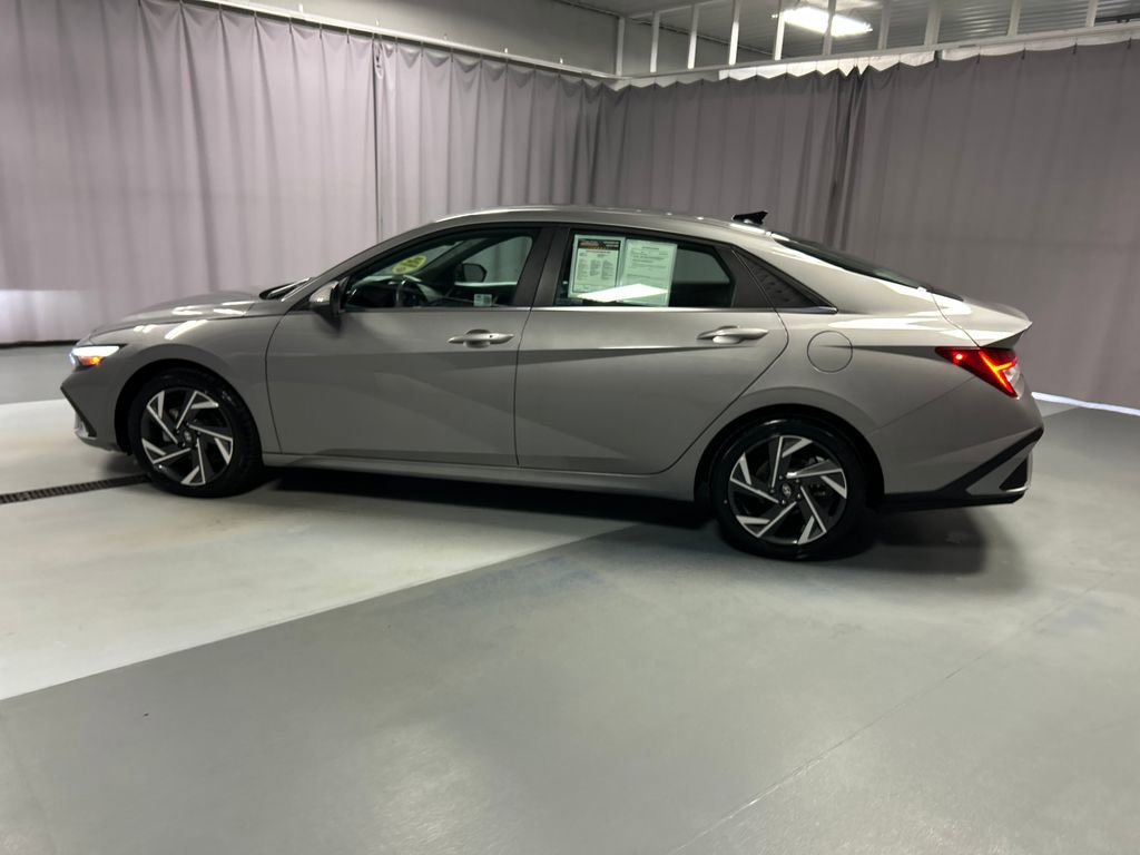 Used 2024 Hyundai Elantra SEL w/ Convenience Package image 4