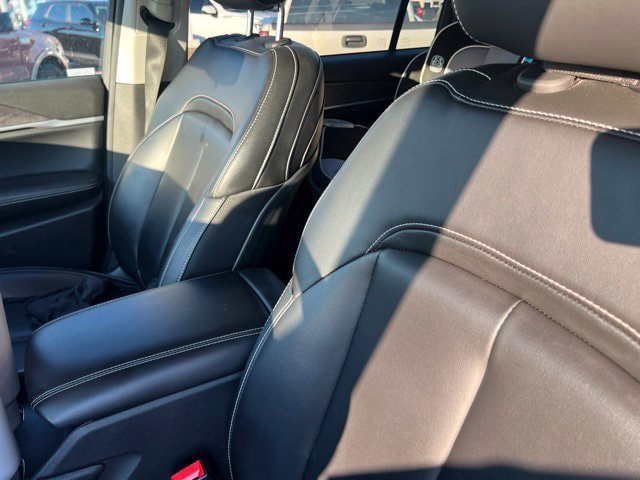 Used 2023 Jeep Grand Cherokee L Limited AWD/4WD image 11