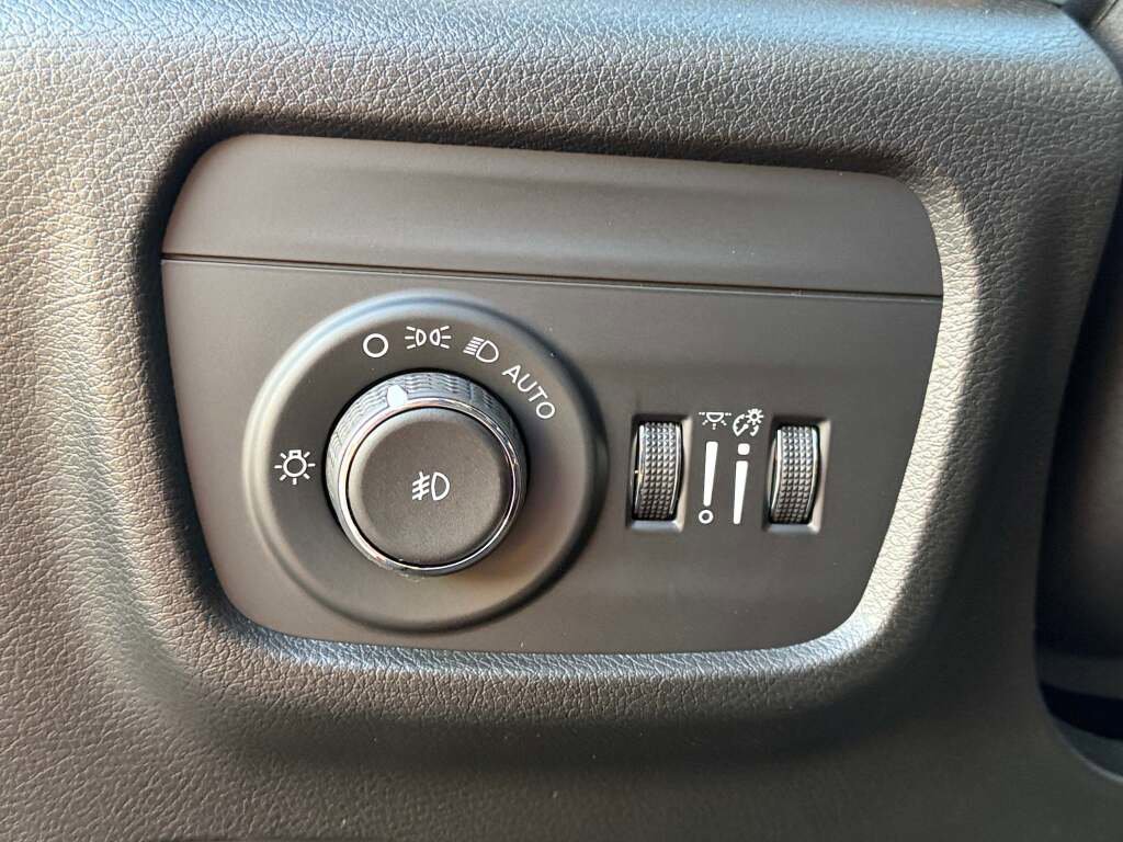 New 2025 Jeep Grand Cherokee L Limited w/ Luxury Tech Group II image 33