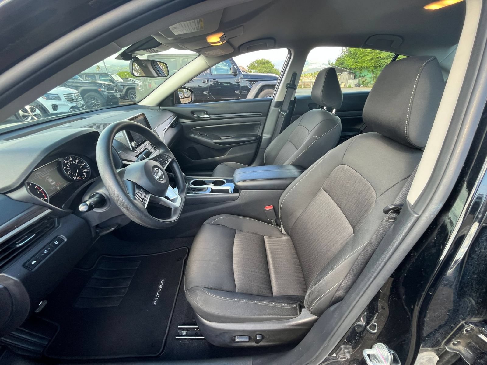 Used 2024 Nissan Altima 2.5 SV FWD image 24