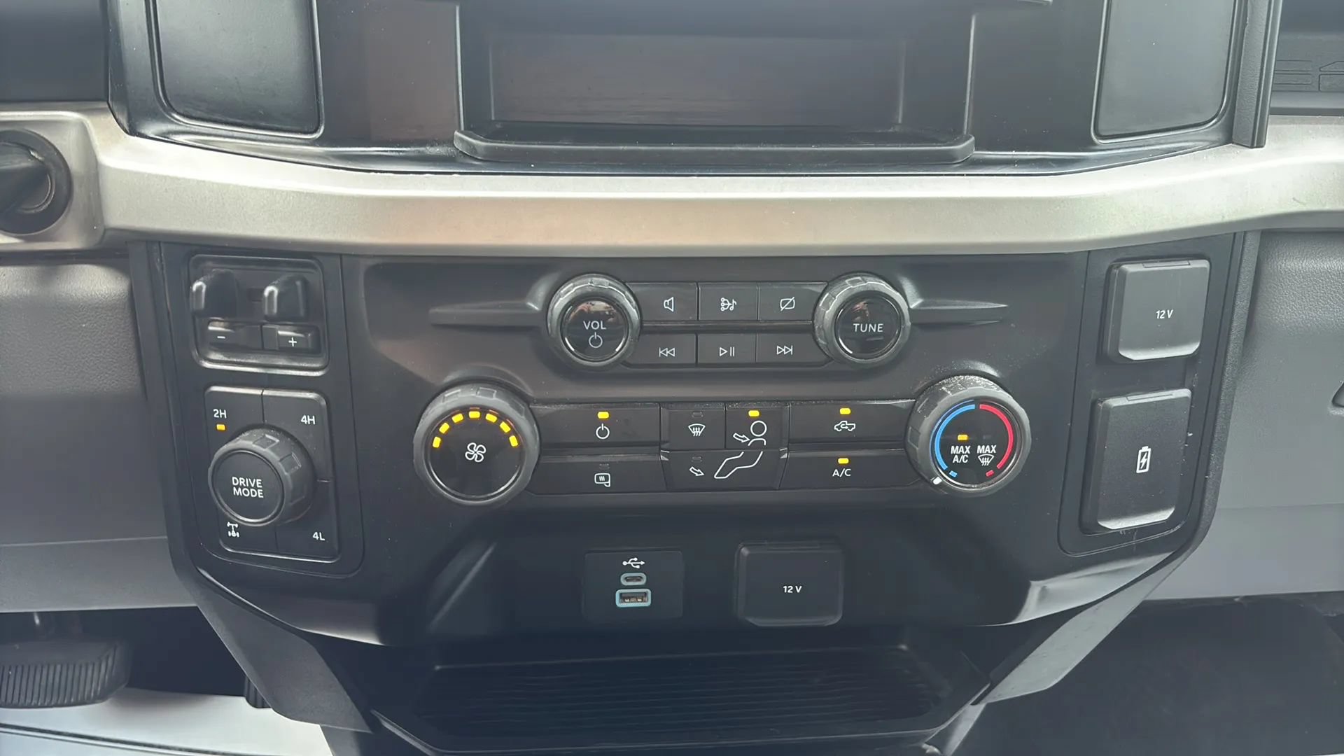 Used 2024 Ford F250 XL w/ STX Appearance Package AWD/4WD image 25