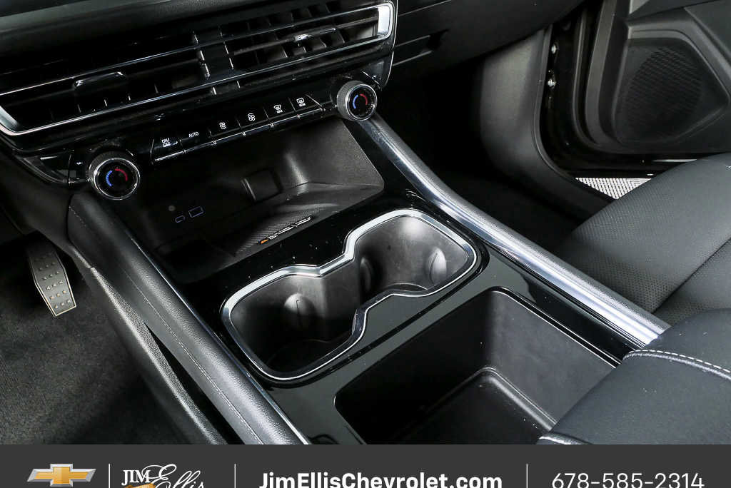 Used 2025 Chevrolet Traverse LT image 17